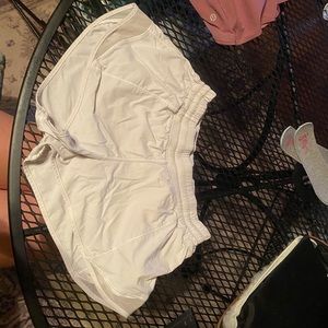 lululemon hotty hot shorts 2.5